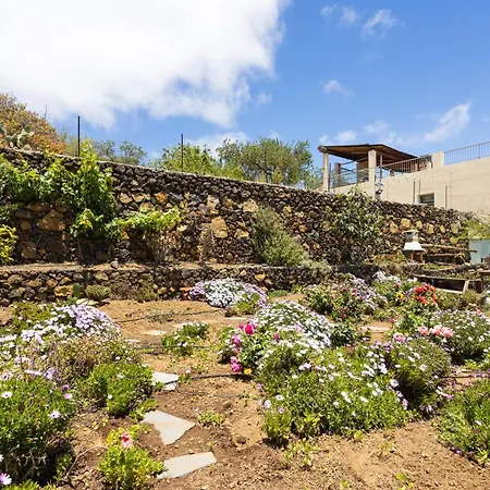 Cozy Rustic House & Terrace, El Pinar Casa vacanze