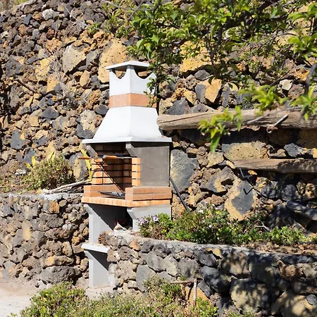 Cozy Rustic House & Terrace, El Pinar *