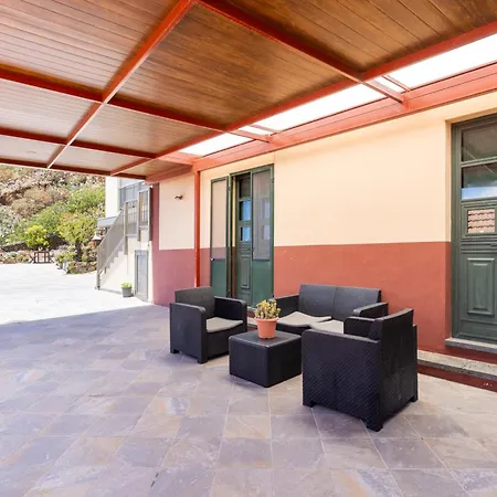 Cozy Rustic House & Terrace, El Pinar Casa vacanze
